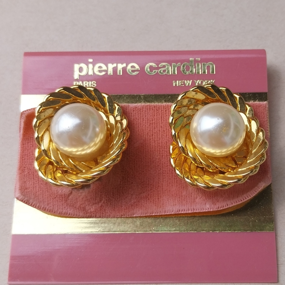 Pierre Cardin Gold and Pearl Earrings - Picture 4 of 8